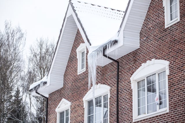 Ice Dam Formation on Roof